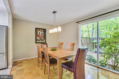 2410 Bugle Ln, Reston, VA 20191 - photo 6