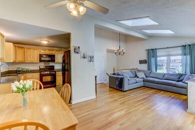543 Coronation Dr, Franklin, MA 02038 - photo 4