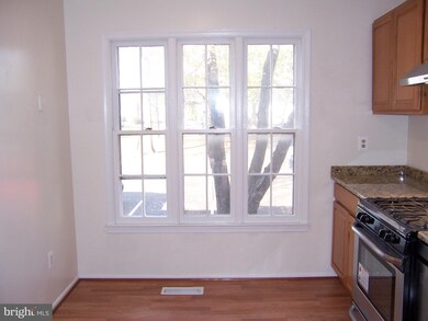 9464 Abingdon Ct, Manassas, VA 20109 - photo 4