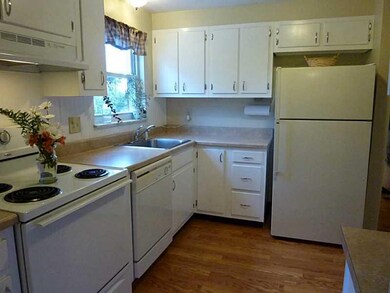 Kitchen. The kitchen features plenty of cabinet an