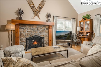 613 Laurel Ln, Blowing Rock, NC 28605 - photo 4