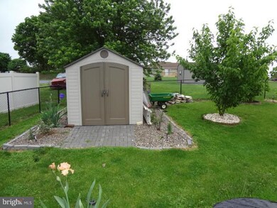 1292 Mallard Dr W, Chambersburg, PA 17202 - photo 4