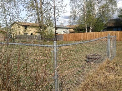 Side yard Fenced