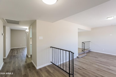 002-photo-foyer-11180233
