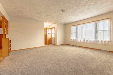 32 S Pontiac Dr, Janesville, WI 53545 - photo 4