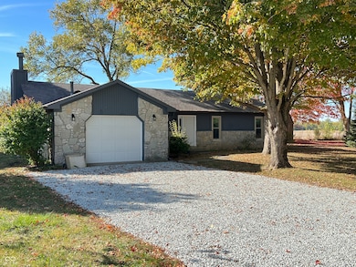 4233 E 900 N, Greenfield, IN 46140 - photo 2