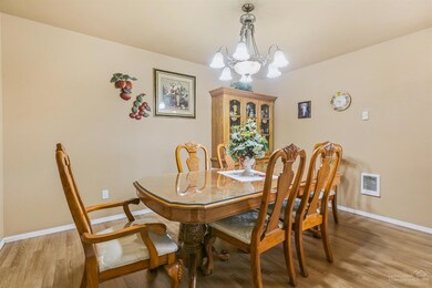 930 NW 19th Place, Redmond, OR 97756 - photo 4