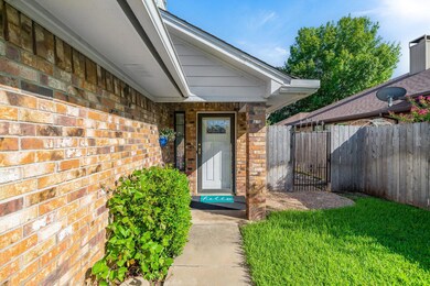 119 Mountain View Dr, Bedford, TX 76021 - photo 2