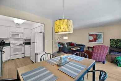 1825 Tanglewood Dr unit A, Glenview, IL 60025 - photo 7