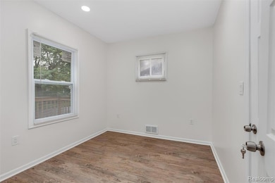 12658 Waltham St, Detroit, MI 48205 - photo 6