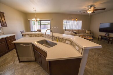 Kitchen w/Breakfast Bar