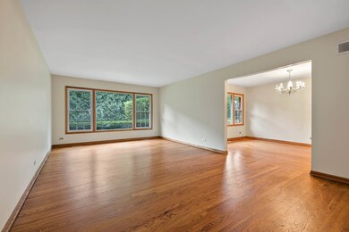 130 E Thompson Dr, Wheaton, IL 60189 - photo 2