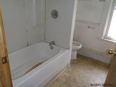 20 Elm St, Schenectady, NY 12304 - photo 5