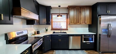 601 SE 3rd St, Washington, IN 47501 - photo 5