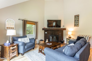 Living Room w.Fireplace