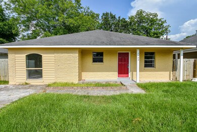 7102 Sunnyhill St, Houston, TX 77088 - photo 3