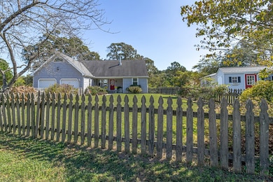 708 Queens Point Dr, Locust Hill, VA 23092 - photo 2