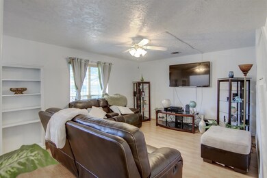 3818 Laura Leigh Dr, Friendswood, TX 77546 - photo 5