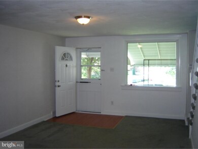 1031 Minden Ln, Darby, PA 19023 - photo 2