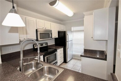 Kitchen with appliances with stainless steel fini