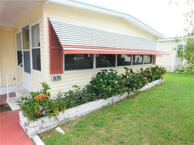 36703 Niles Dr, Zephyrhills, FL 33542 - photo 4