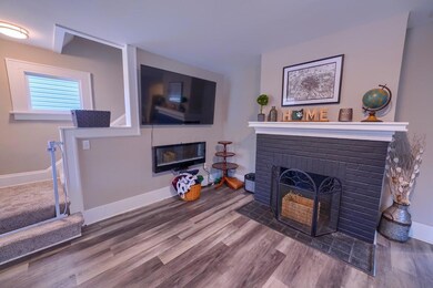 690 E Kossuth St (25)