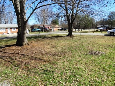 100 Wren Ct, Martinsville, VA 24112 - photo 3