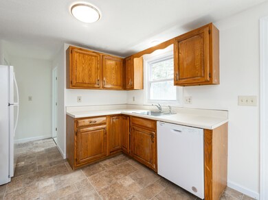 152 Porcupine Cir, Salem, NH 03079 - photo 4