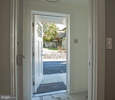 189 S Main St unit 5, Doylestown, PA 18901 - photo 2