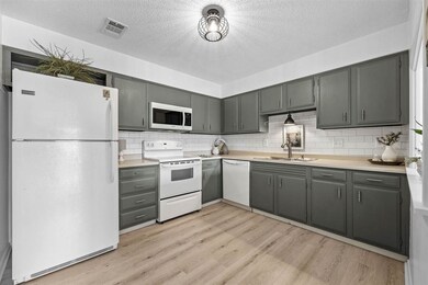 130 Thompson Dr SE unit 320, Cedar Rapids, IA 52403 - photo 7