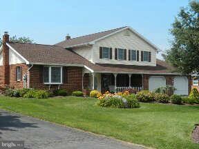 2929 Adams Dr, Chambersburg, PA 17201 - photo 2