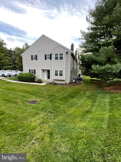 3804 Fox Pointe Ct unit 3804, Glen Mills, PA 19342 - photo 4