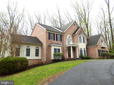 909 Hillstead Dr, Lutherville Timonium, MD 21093 - photo 2