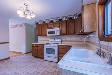 1 Robin Rd, Spencer, MA 01562 - photo 7