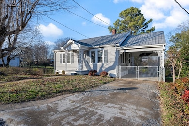 105 Arnold St, Centerville, TN 37033 - photo 2