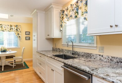 96 Ledgewood Hills Dr unit U373, Nashua, NH 03062 - photo 5