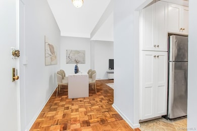 365 Bronx River Rd unit LH, Yonkers, NY 10704 - photo 4