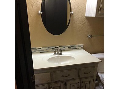 524 Loyd Ln, Moore, OK 73160 - photo 5