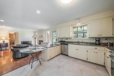 2207HickoryRd-1