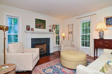 7) Living Room (3)