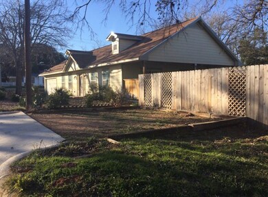 322 W Park St, Fredericksburg, TX 78624 - photo 3