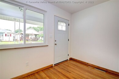 535 21st St, Dunbar, WV 25064 - photo 4