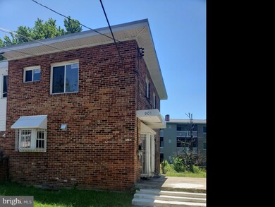 901 E Meadows Ct, Oxon Hill, MD 20745 - photo 2