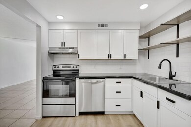 Breakwaters unit 310, West Palm Beach, FL 33401 - photo 5