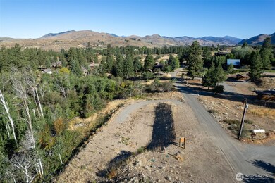 Private yet convenient location just ½ mile from Winthrop.