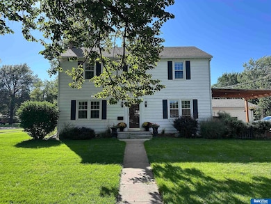 1207 8th St, Aurora, NE 68818 - photo 2