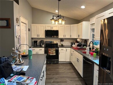 934 Suellen Ln, Corydon, IN 47112 - photo 2