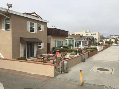 Prime corner on the north side of the walkstreet 