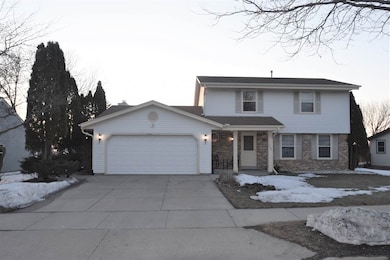 1920 Fieldcrest Ln, Waukesha, WI 53186 - photo 2