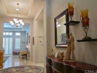 Wide entryway, trey ceiling!